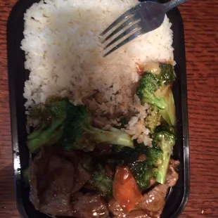 Beef and broccoli with white rice