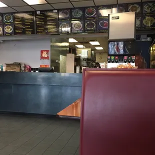 the interior of a fast food restaurant