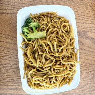 a plate of noodles and broccoli