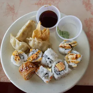 Love the sushi and fried dumplings here at new China buffet!