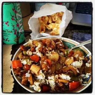 Crab Rangoon and Cashew Chicken. They give you a ton of food for pretty low prices. I'll definitely be back soon!