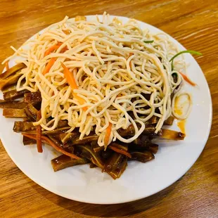 a plate of noodles and meat