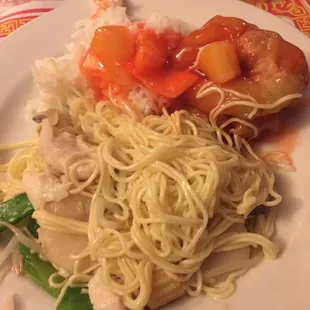 Chicken lo mien, sweet and sour shrimp. Yum!!!!
