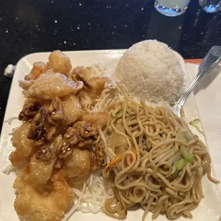 Walnut shrimp lunch special so gooodddd (: