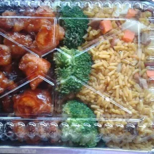 General Tso&apos;s dinner Combination Platter. Comes with egg roll not pictured.