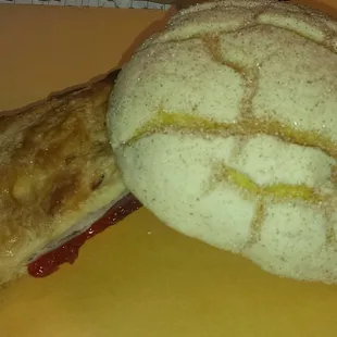 Puffed pastry with fruit and pan dulce.