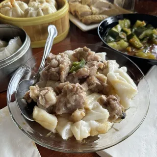 Steamed Spareribs with Rice Noodle