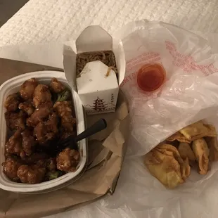 General Tso's, veggie Lo mein, crab rangoon