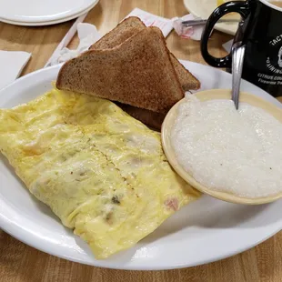 Veggie omelet, grits, toast