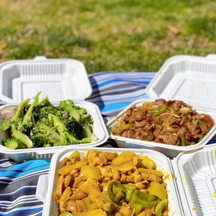 Curry chicken, spicy Mongolian beef, sautéed broccoli