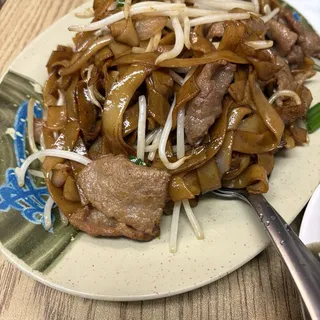 26. Beef Chow Fun()