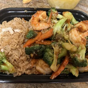 Shrimp with broccoli platter
