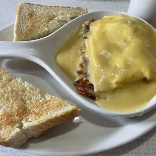 Frontier skillet ~ eggs omelette with bacon, mushrooms, onion and peppers on a slice of turkey on a bed of hash browns.