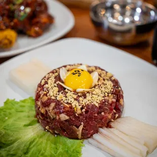 Yukhoe beef tartare