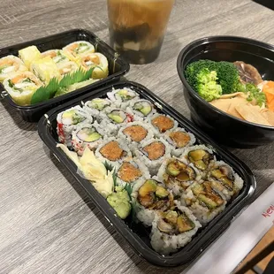 Vegetable Udon Soup, Mixed Greens Roll, Maki Combo