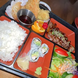 Bento with sirloin steak tips