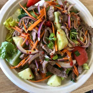 Spicy Thai salad with beef