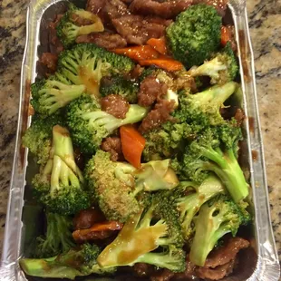 Large Beef &amp; Broccoli dish