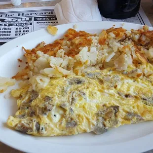 an omelet and hash browns