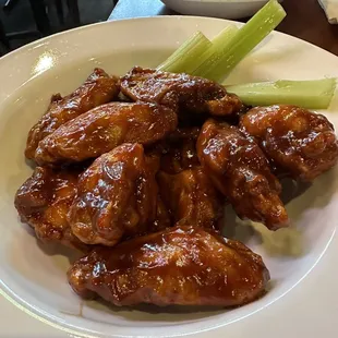 chicken wings and fried chicken, bbq wings, poultry, chicken wings, food, fried chicken wings, fried chicken, chicken, bbq chicken