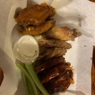 bbq chicken, fried chicken, chicken wings and fried chicken, chicken wings, fried chicken wings, bbq wings, food, poultry, chicken