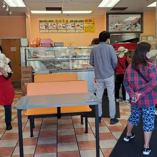 Only 4 people allowed inside per time.