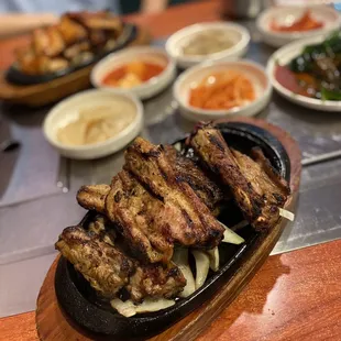 a plate of grilled meat