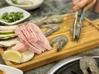 Million Restaurant - Kapiolani