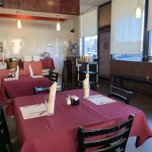 empty dining room with pink tablecloths