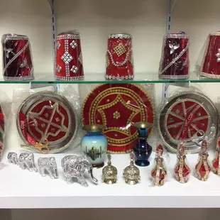 We have beautiful decoration pieces for your home! And thalis for special events!
