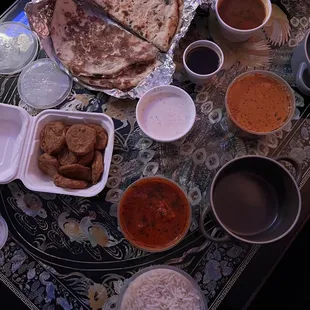 Naan Bread and garlic naan, Chicken Tikka Masala, Chicken Vindaloo, aloo pakoda