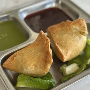 Veg Samosa - MUST HAVE! Chutney has spice, beware