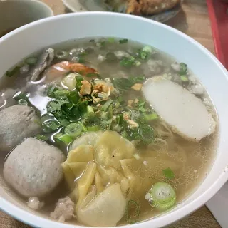 11. Com Wonton Egg Noodle Soup