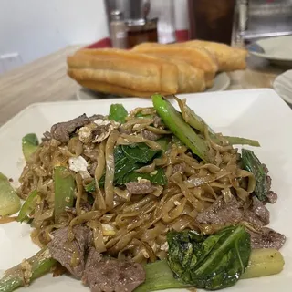 25. Beef Fried Egg Noodle (Dry)