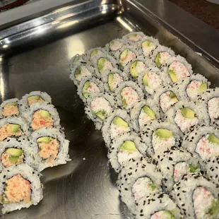 Regular and spicy California roll !