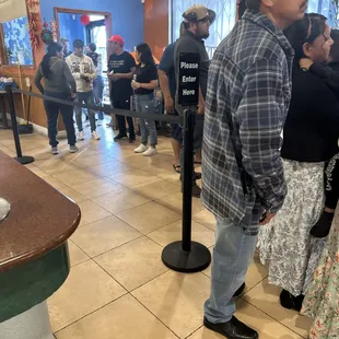 Weekend be the seating about 10 to 15 minutes for waiting.