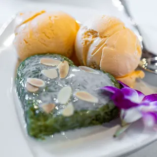 Mango Delight ($11) Green tea sticky rice w/ Mango ice cream