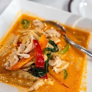 #96: Gaeng Dang Red Curry w/ Chicken ($18)