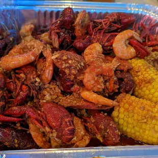 2lb Crawfish, 1lb shrimp, 2 corn, 2 potatoes, 6 thin AF slices of sausage, in Spicy Butter Garlic.