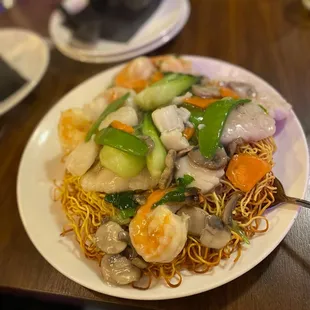 Pan fried seafood noodle