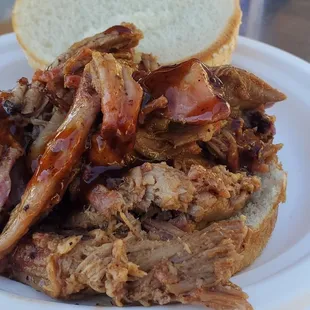 Pull pork sandwhich