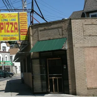 Outside New Long Lane Pizza in Upper Darby
