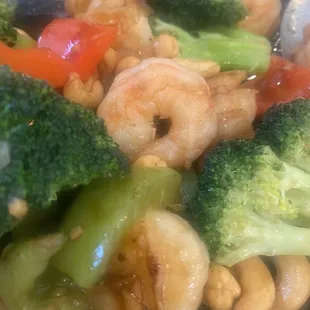 311. Shrimp with Cashew Nuts and veggies