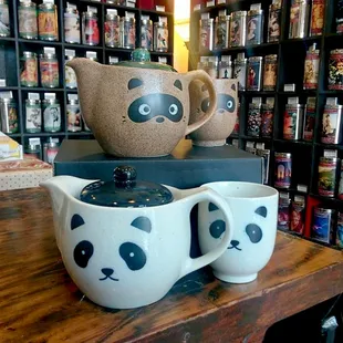 Meet the Panda and Raccoon Dog teapot sets!