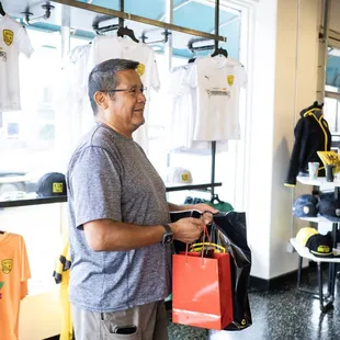 October 2022 Yelp Elite Event   photo by Adam Rios Photography