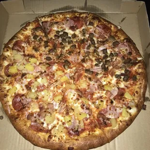 The crust was delicious and crunchy. The topping ratio was on point. If you want a great tasting pizza at good prices this place is the spot