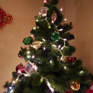 Chinese Christmas tree + Chinese carryout box oranments ! :)
