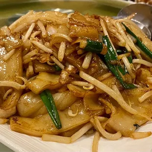 Seafood chow fun