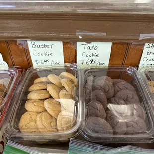 a variety of cookies