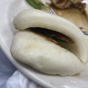Peking duck in bun, no hoisin sauce